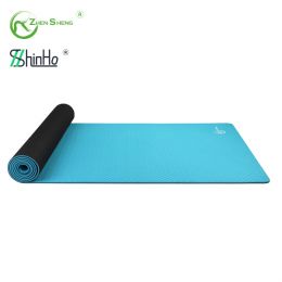 SE & CARE: This mat is designed for Barefoot Exercises ONLY. Shoes are NOT friendly to the mat and are not suggested to wear on it. ❗  It may have a slight smell that will fade over time. You can roll it out and place it in a cool and ventilated place for 2-5 days before your first usage.  DO NOT place any sharp and hard objects on the mat. Store the mat after use to avoid damage from your pets and other objects.  Maybe the mat will not stay flat on the floor when just arrived and it will curl up on the end (due to the TPE material), please put some weights on the end for a while, then you can use it comfortably.